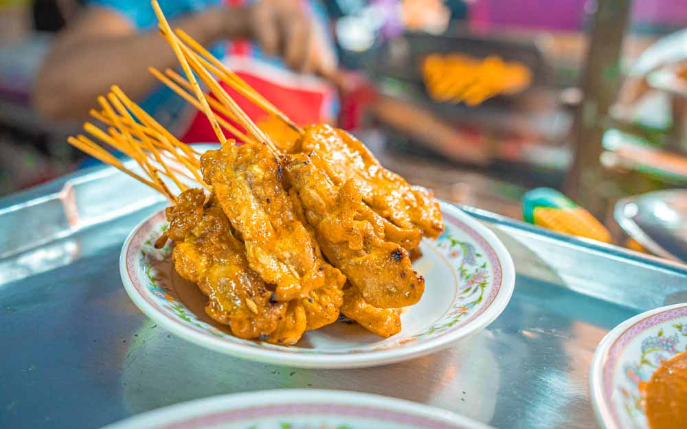 Bangkok Evening Food Tour by Tuktuk Satay Bowl